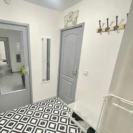 Spacieux Et Moderne Apartment